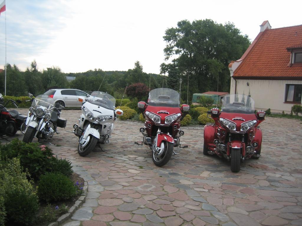 Bed and Breakfast Gosciniec Rycerski Paprotki Exterior foto