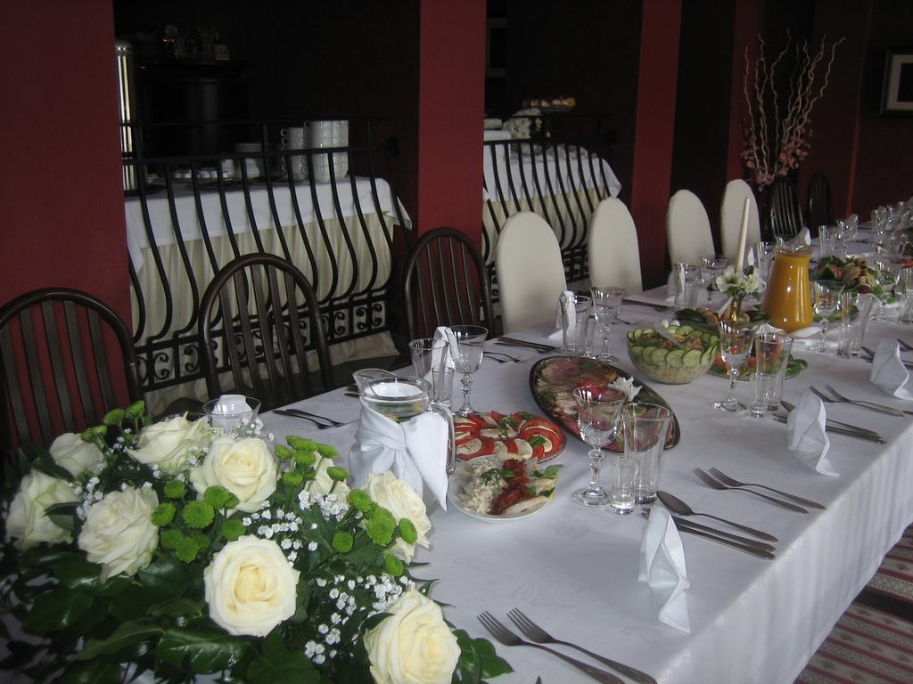 Bed and Breakfast Gosciniec Rycerski Paprotki Exterior foto